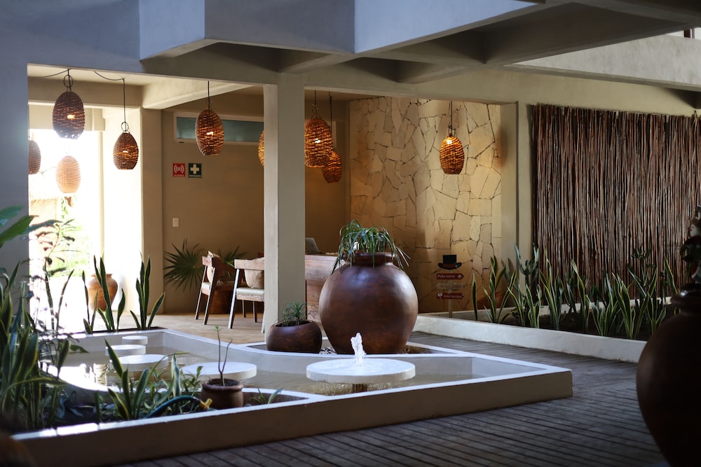 Noah Beach Hotel and Suites 26/55
