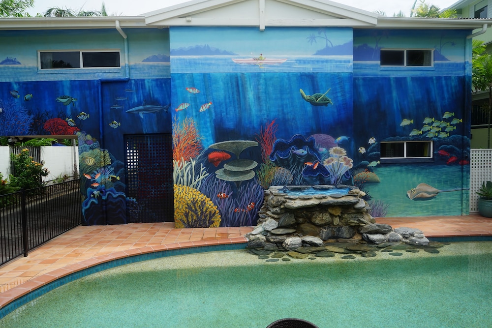 PORT DOUGLAS MOTEL 67/73