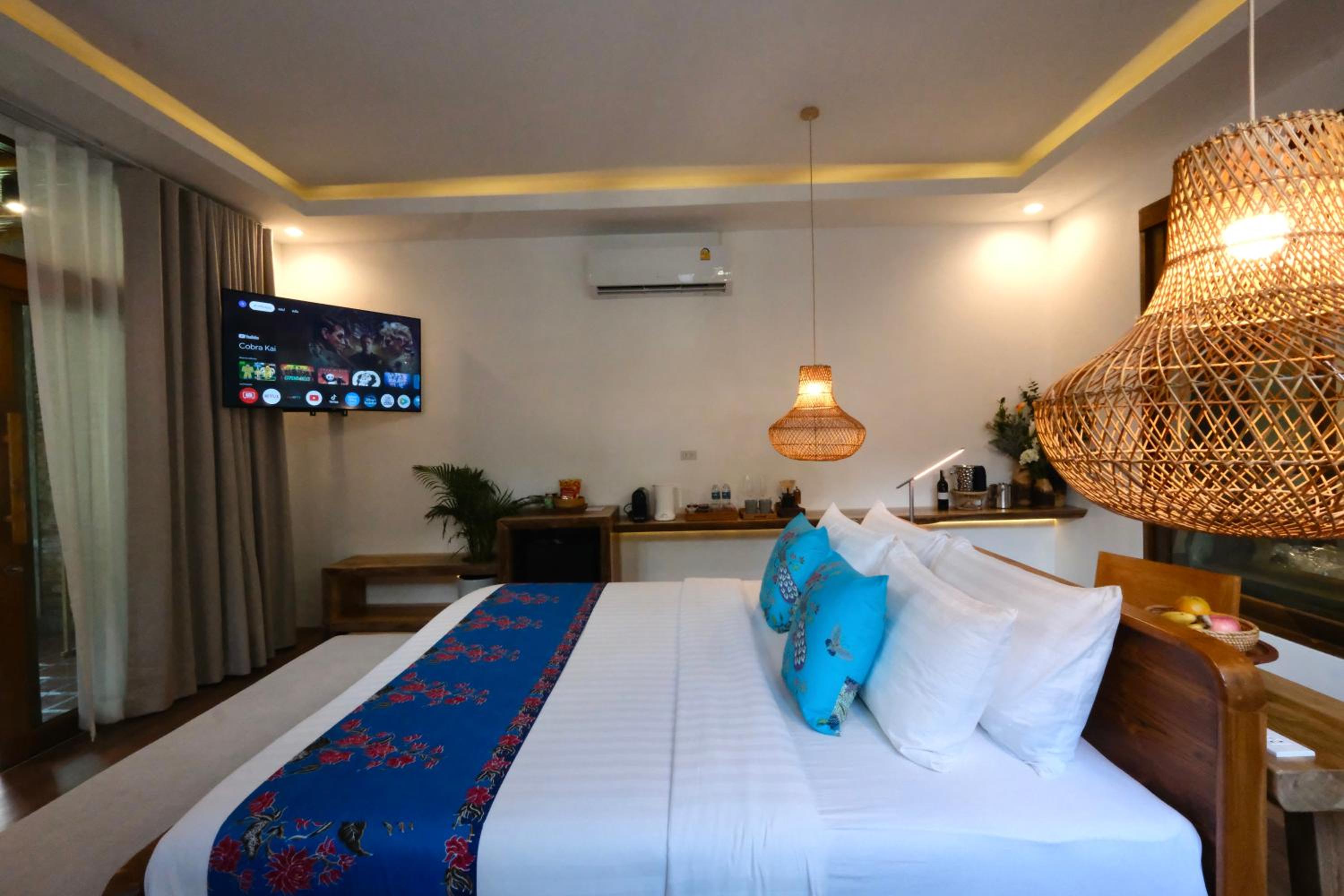 Suite, Hot Tub