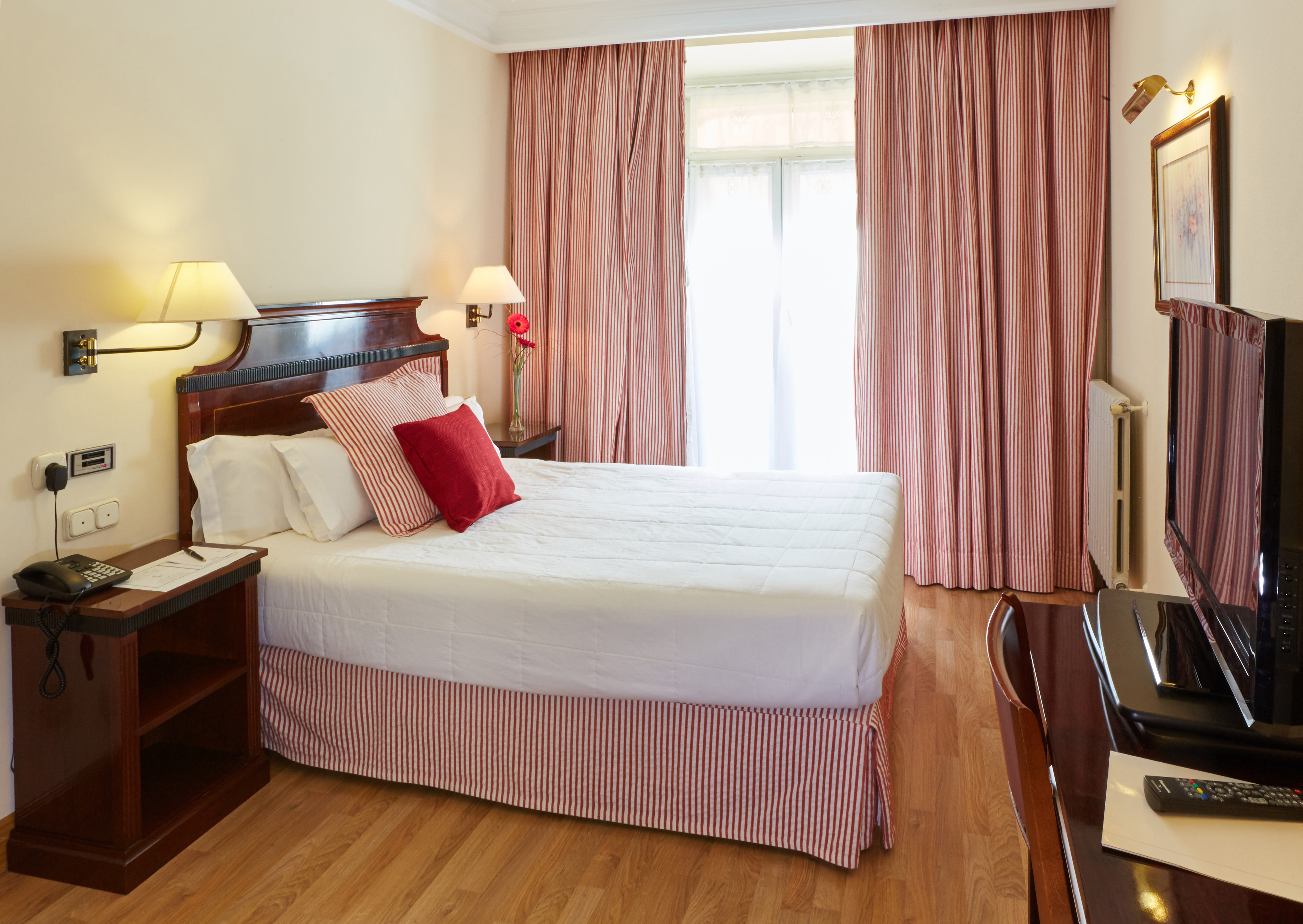 غرفة كلاسيكية بسرير مزدوج أو سريرين منفصلين، Sercotel Europa San Sebastian 3/4