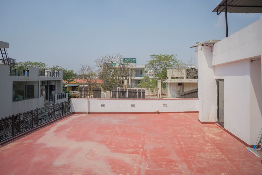 Ahuja Residency Parklane 43/50