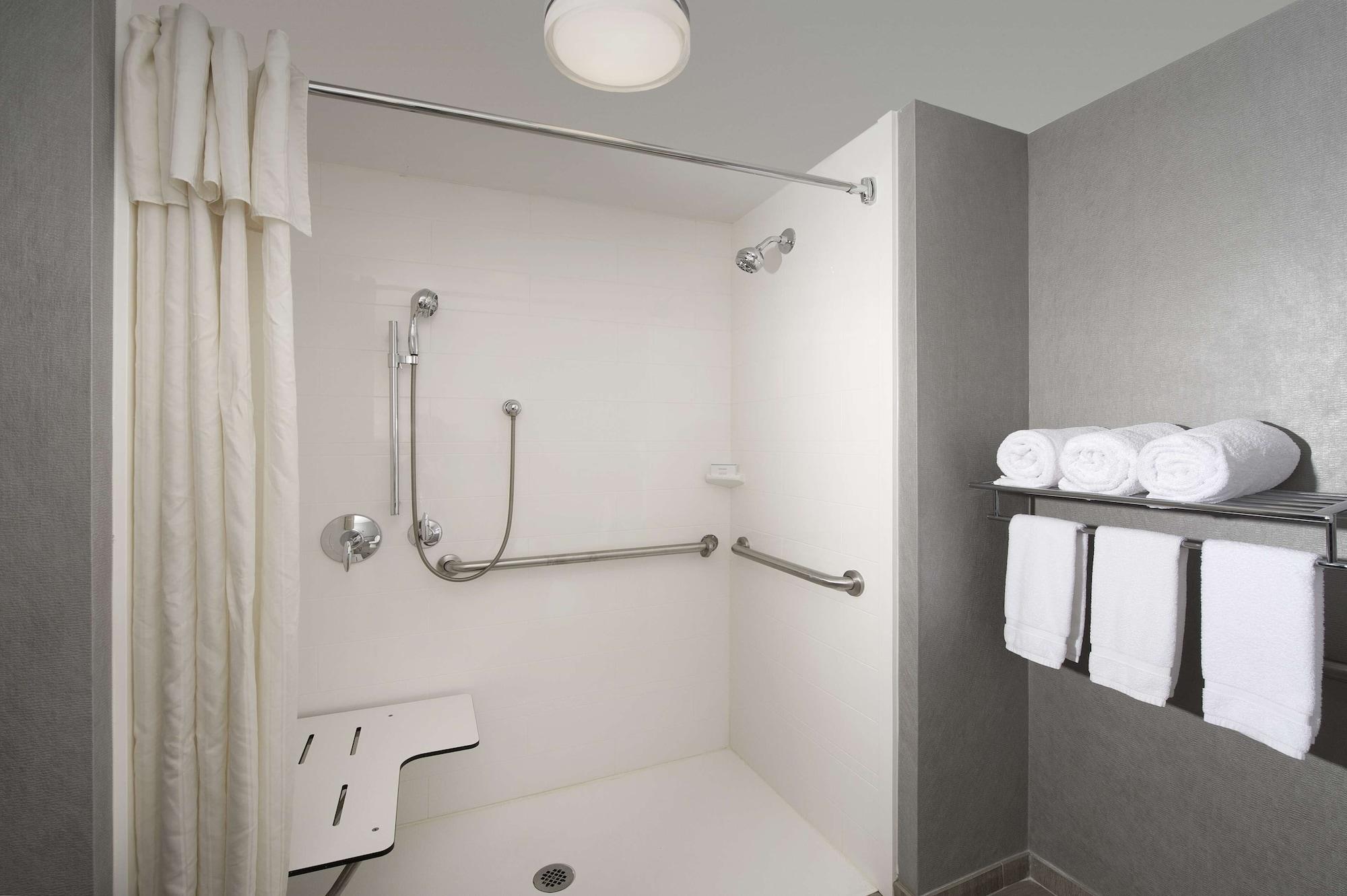 جناح لذوي الإعاقة، HOMEWOOD SUITES BY HILTON GAITHERSBURG/ WASHINGTON, DC NORTH 2/3