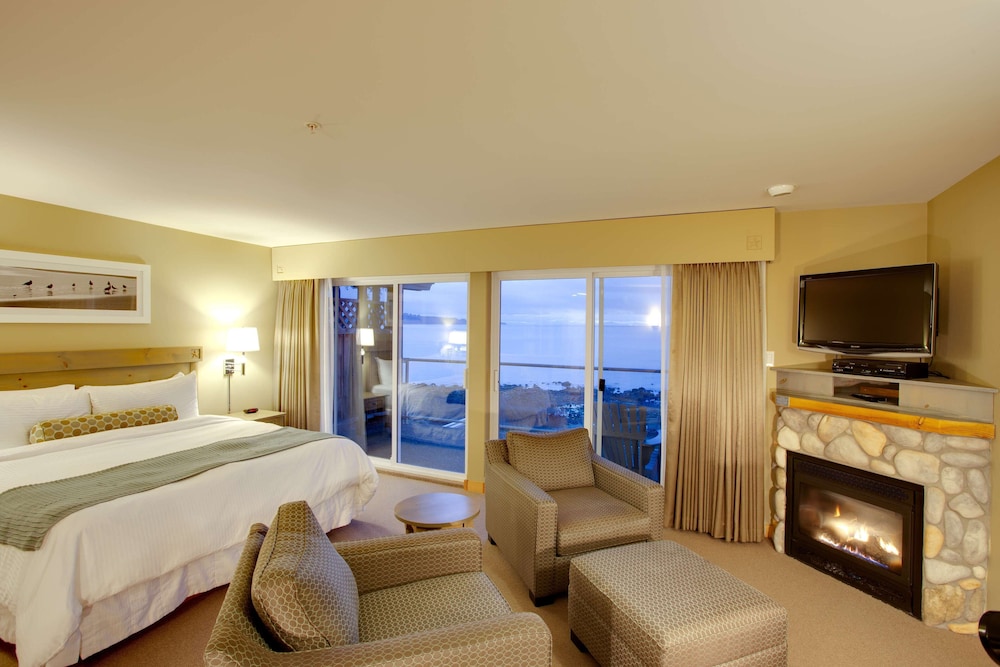 Kingfisher Oceanside Resort and Spa 50/59