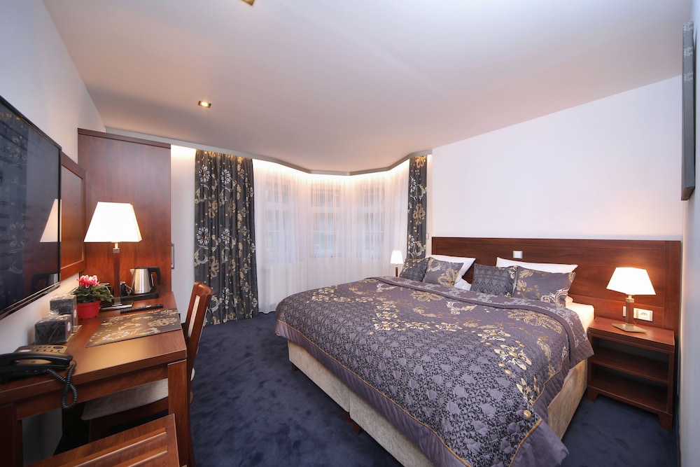 Hotel Central 1920 12/25