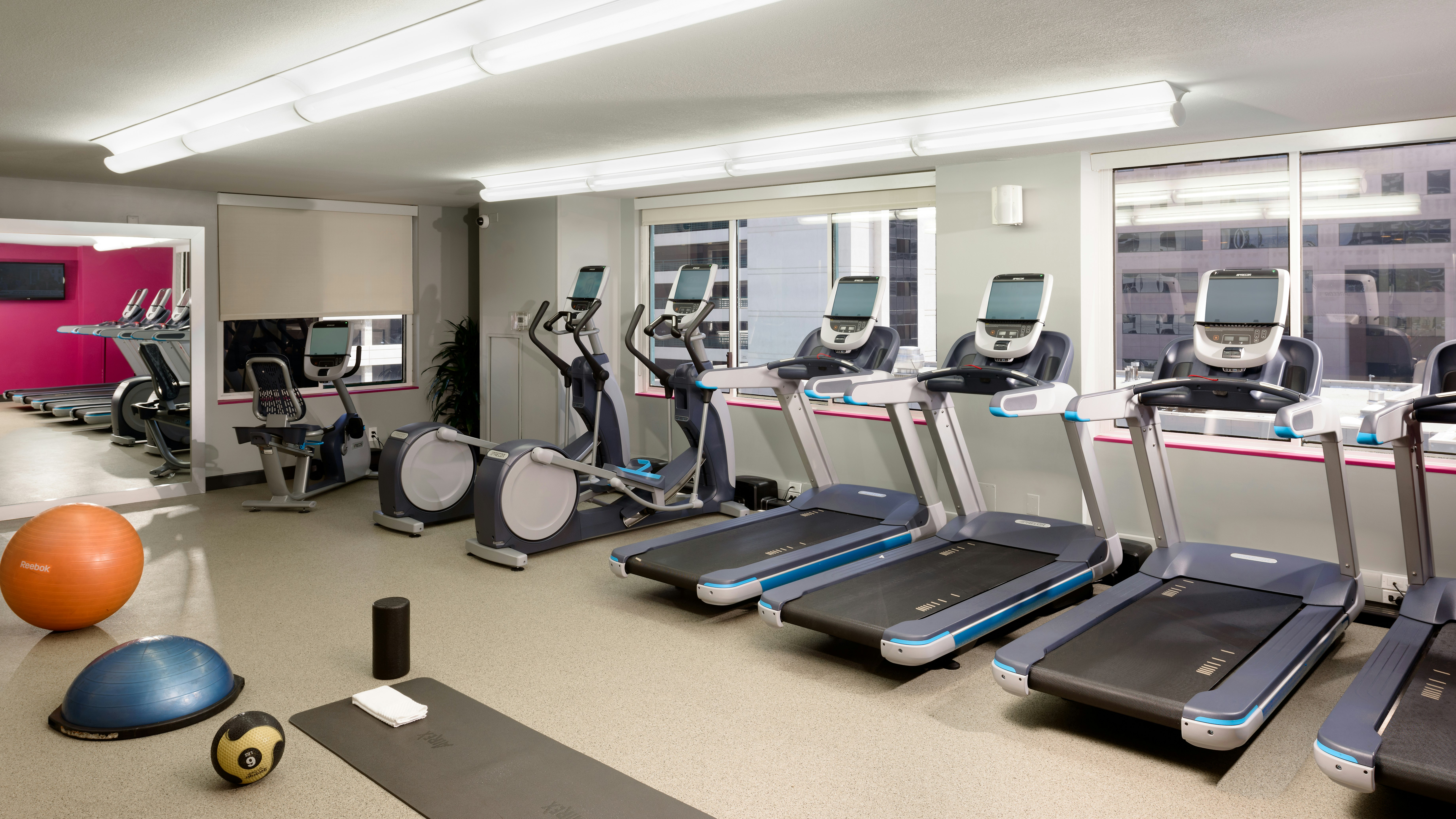 Hilton Woodland Hills Los Angeles 34/67