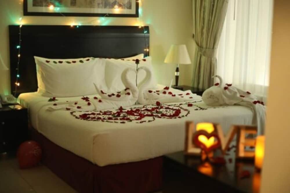 All Seasons Hotel 27/31