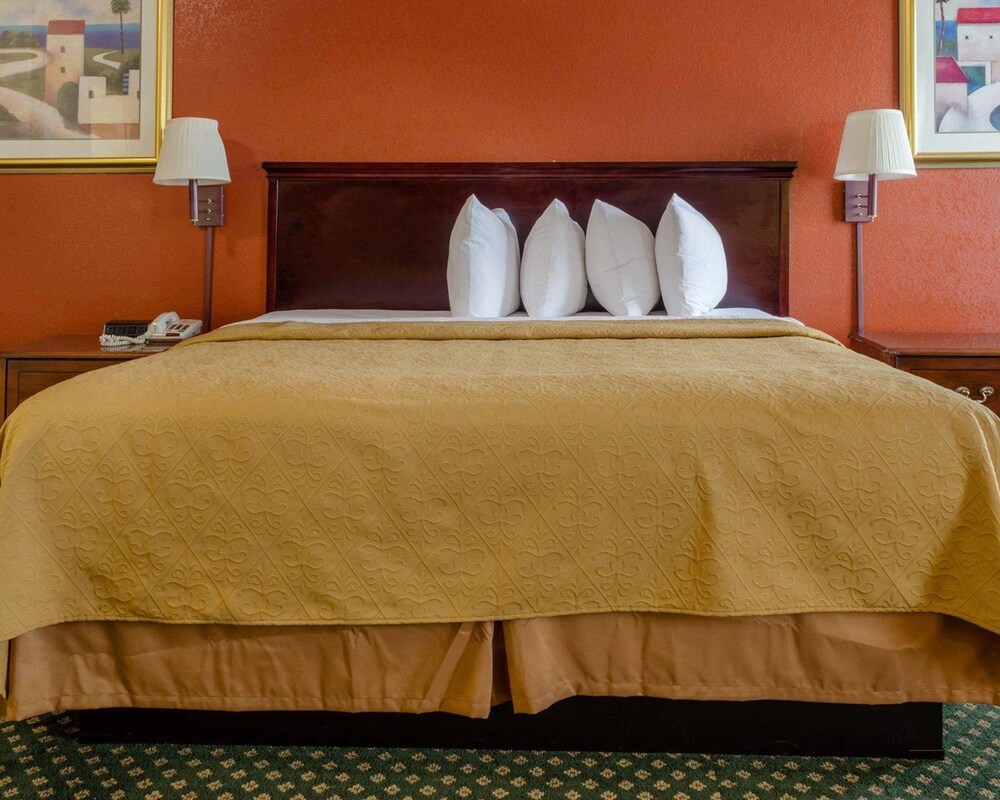Econo Lodge Inn & Suites Philadelphia MS 43/80