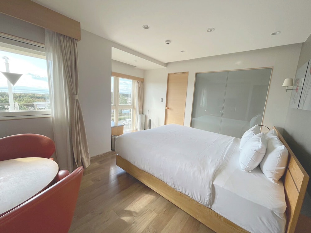 Ocean, Double Bed, Side Ocean View