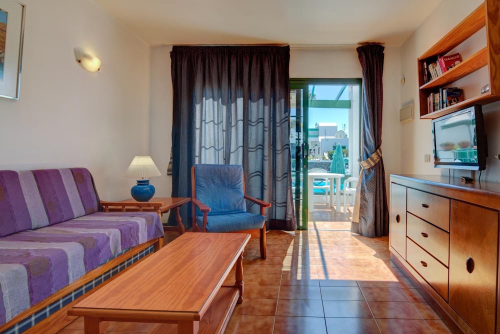 Las Acacias Apartments 9/32