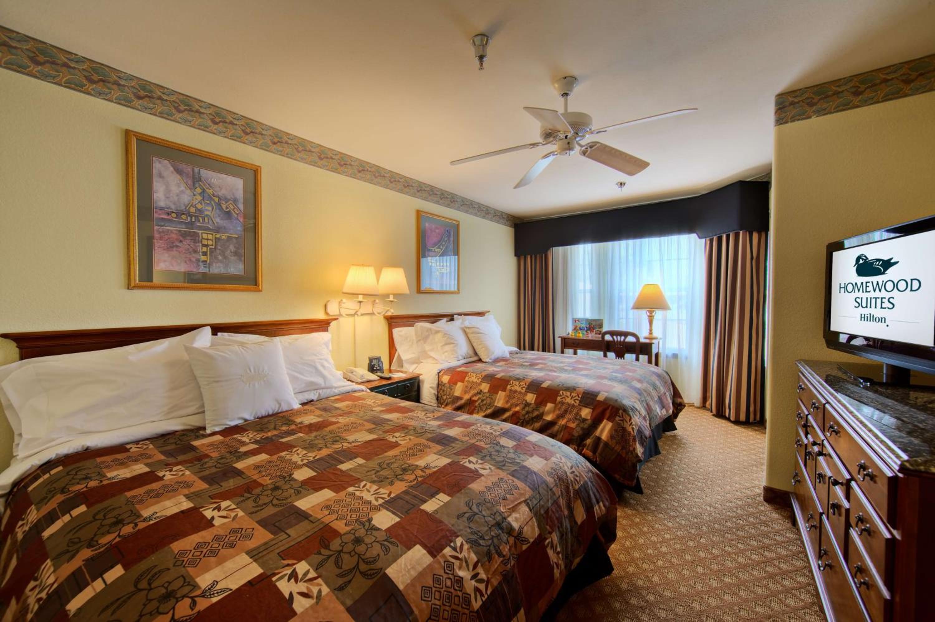 جناح بسريرين كوين بغرفة نوم واحدة مع أريكة، Homewood Suites By Hilton Longview 4/4