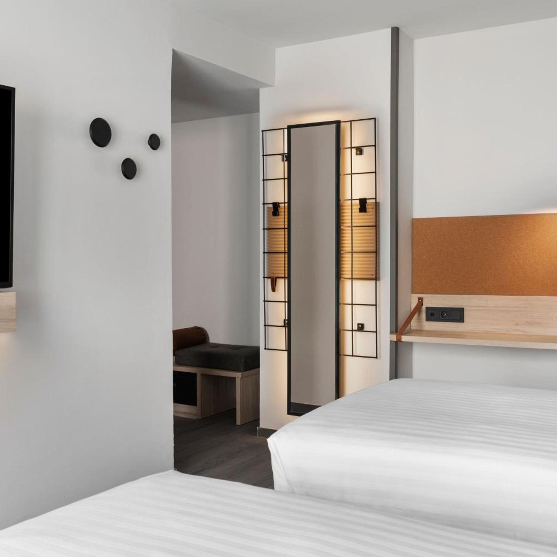 Moxy, Twin Beds, Balcony