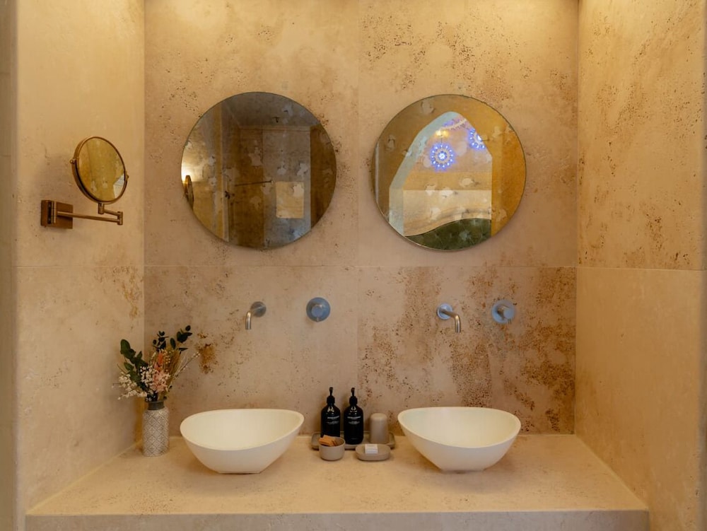 Palazzo del Duca Hotel & Restaurant 78/102