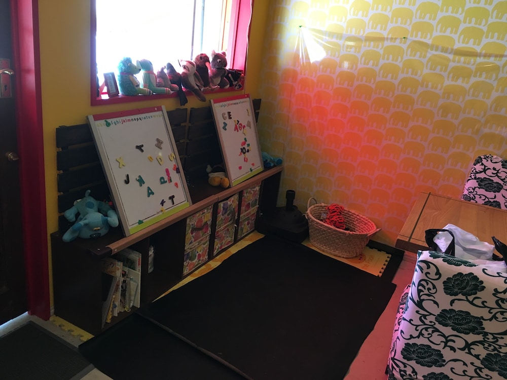 Yadocafe Chelsea's Rainbow B&B 4/29