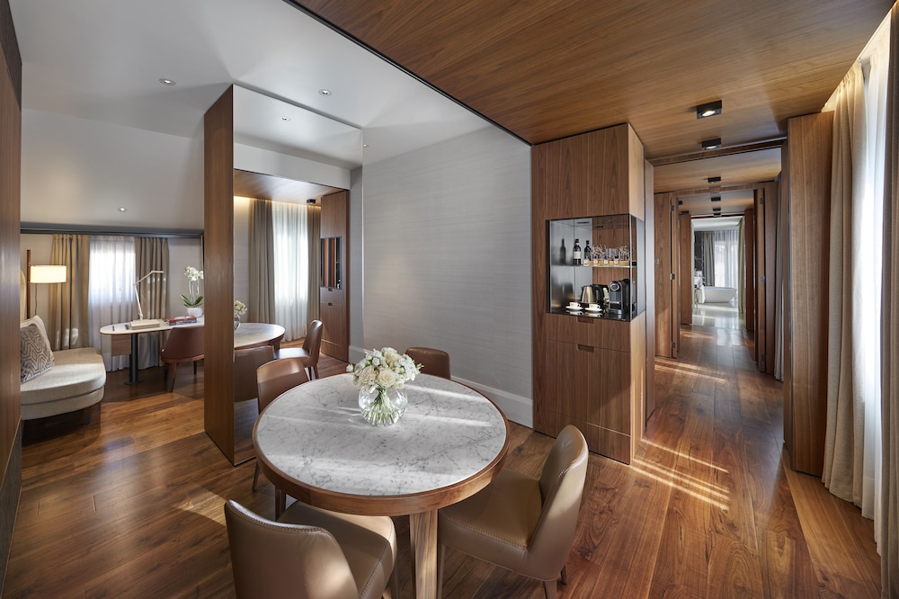 Mandarin Oriental Milan 64/81