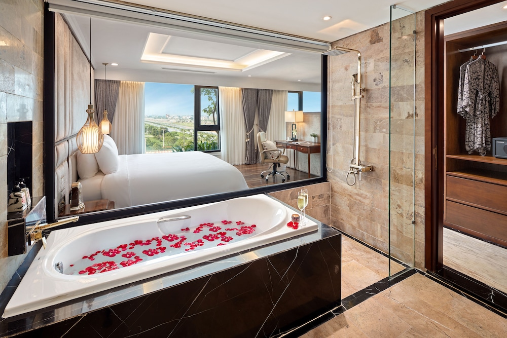 Ravatel Luxury Hotel Bac Giang 49/50