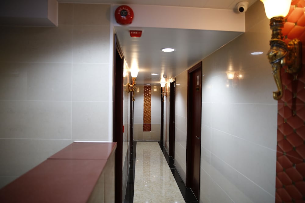 Sandhu Hotel 25/39