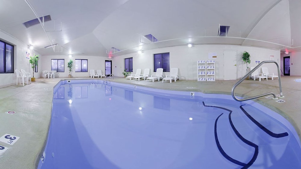 Holiday Inn Express Hillsville 3/47