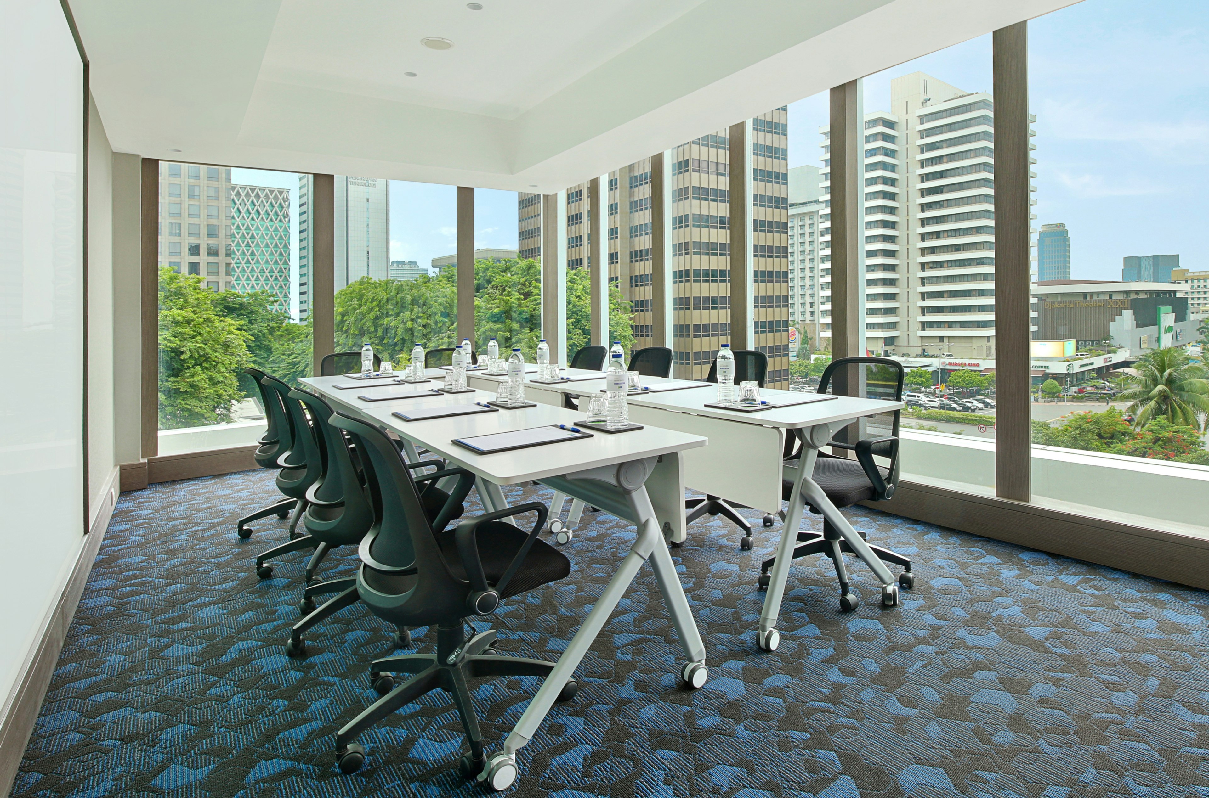 Holiday Inn Express Jakarta Wahid Hasyim 34/54