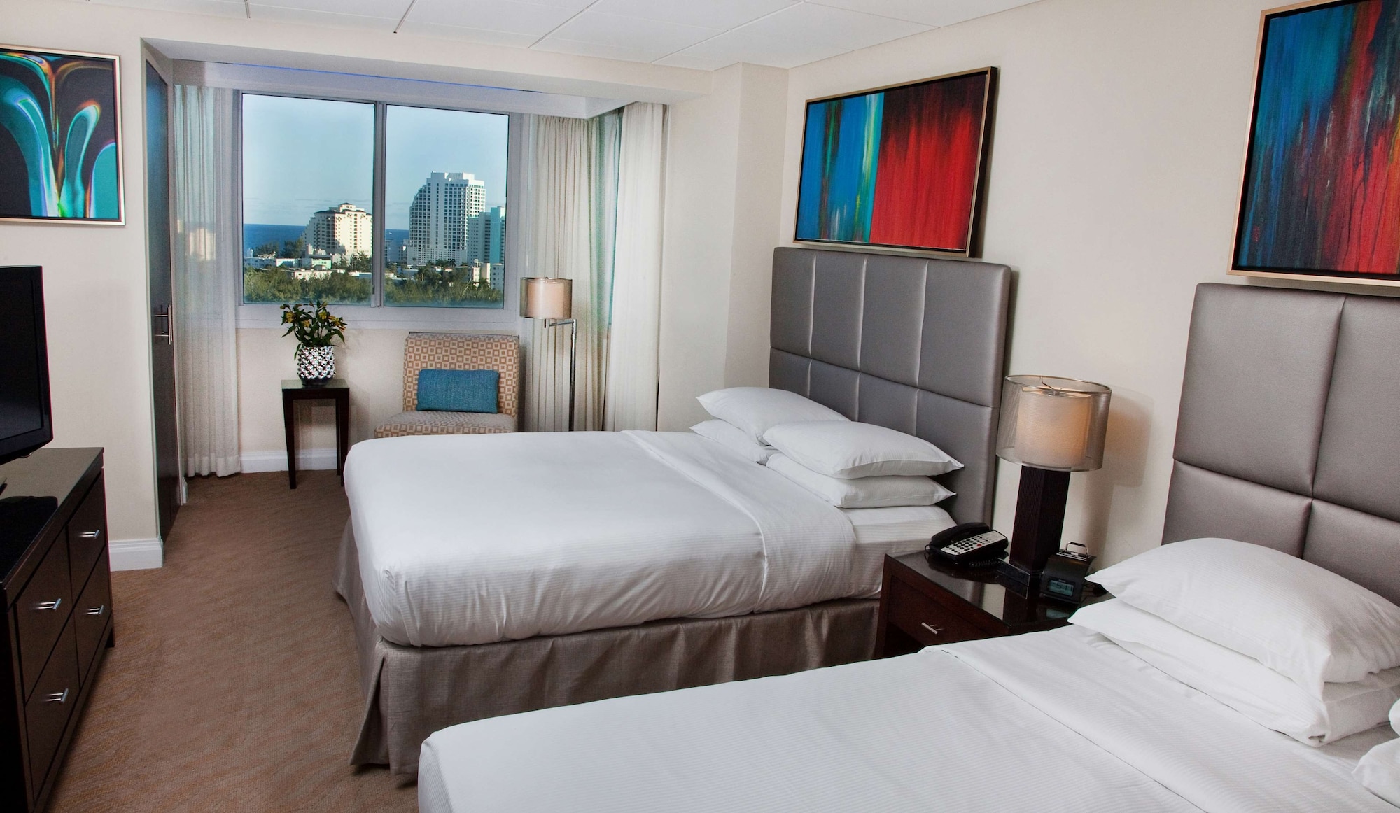 Suite, 2 Queen Beds, Intracoastal View, Balcony، GALLERYone - a DoubleTree Suites by Hilton Hotel 3/4