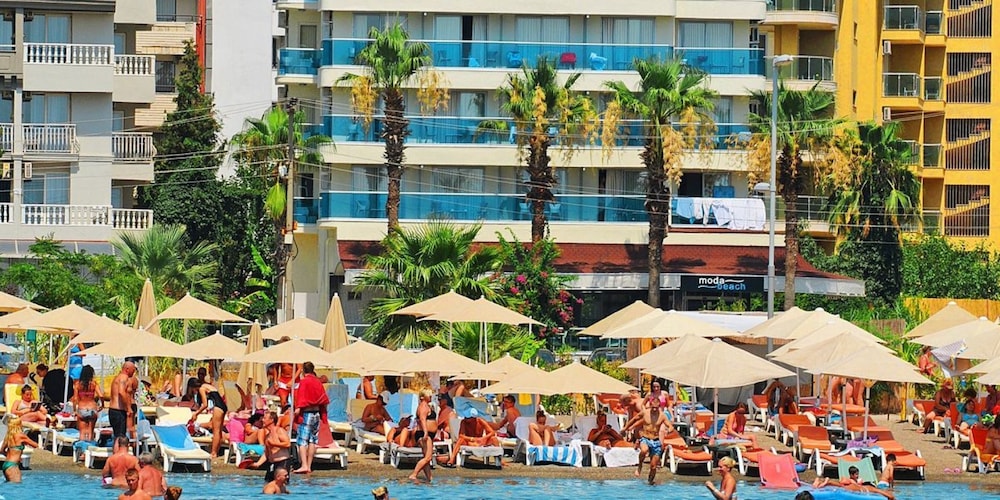 MODA BEACH HOTEL 48/57