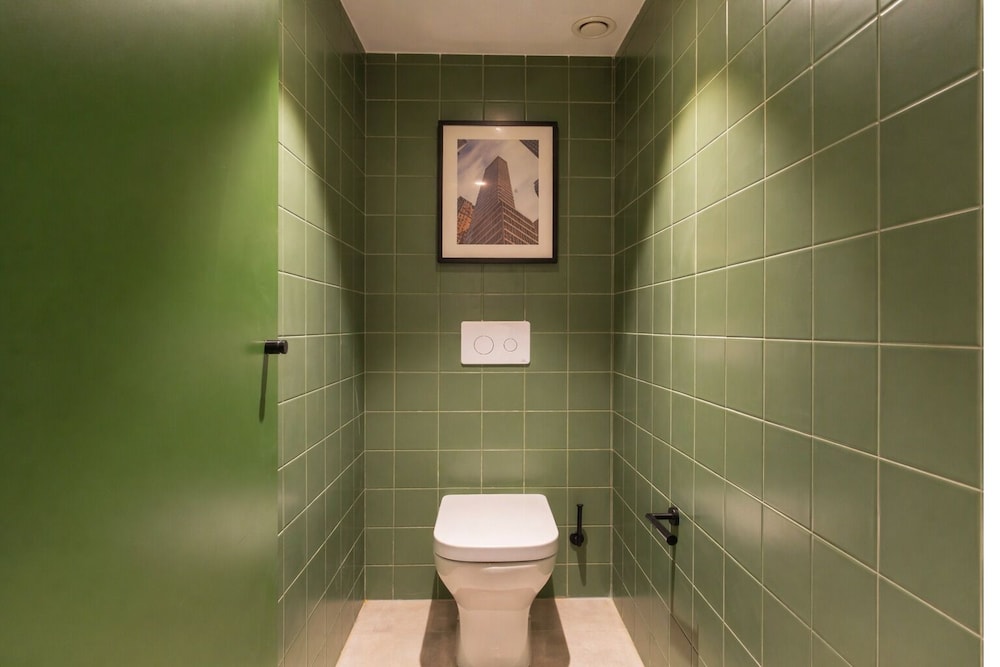 LATROUPE Grand Place Hostel 63/64