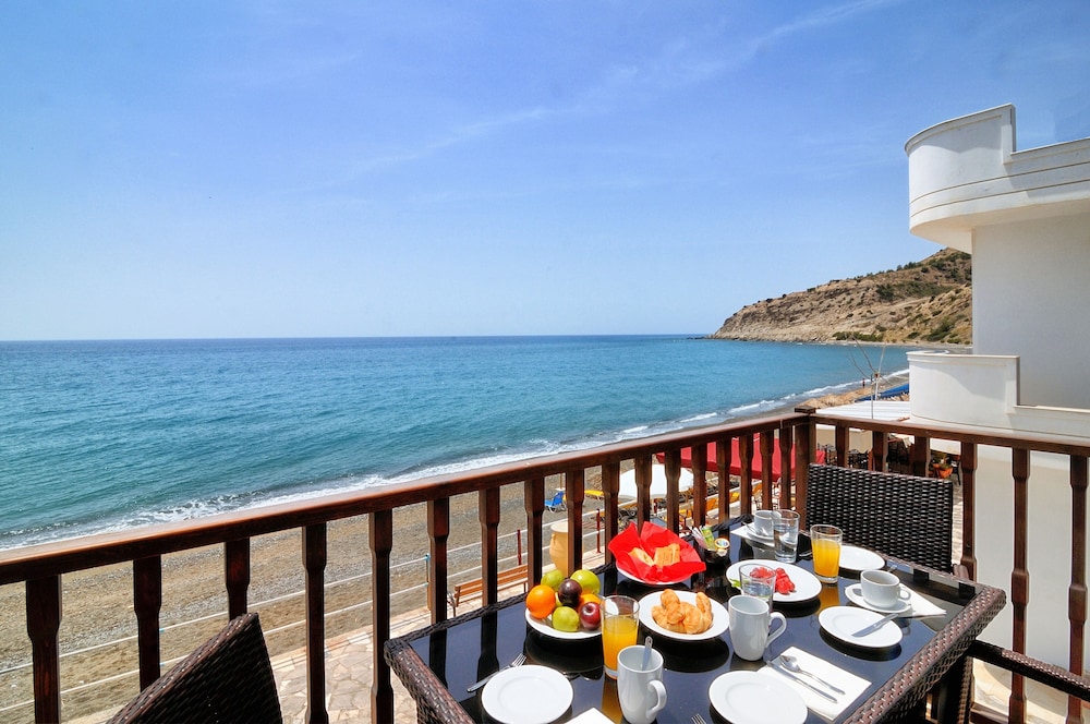 MYRTOS MARE SUITES 27/46