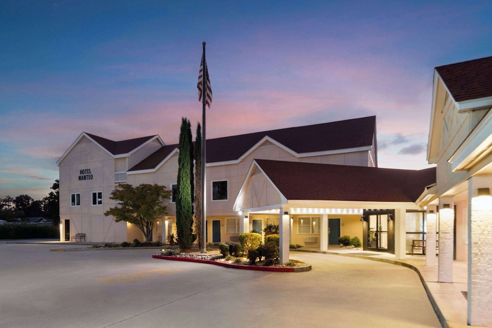 Hotel Manteo, Trademark Collection by Wyndham 3/51