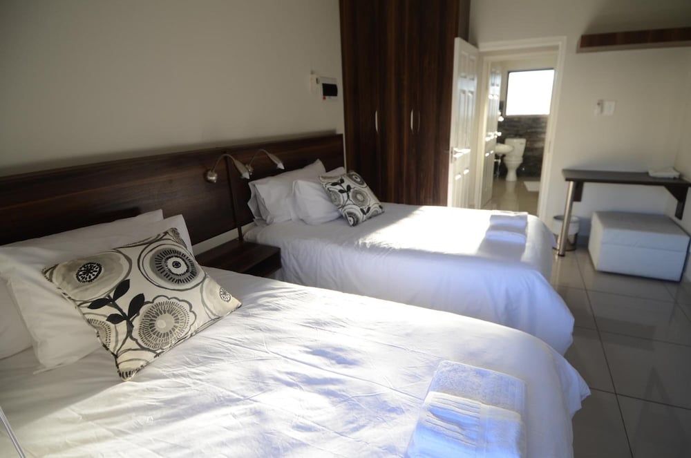 Hillside Executive Accommodation 15/59