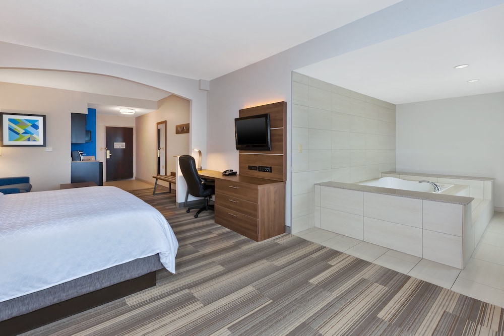 Holiday Inn Express Suites Warminster Horsham 20/63