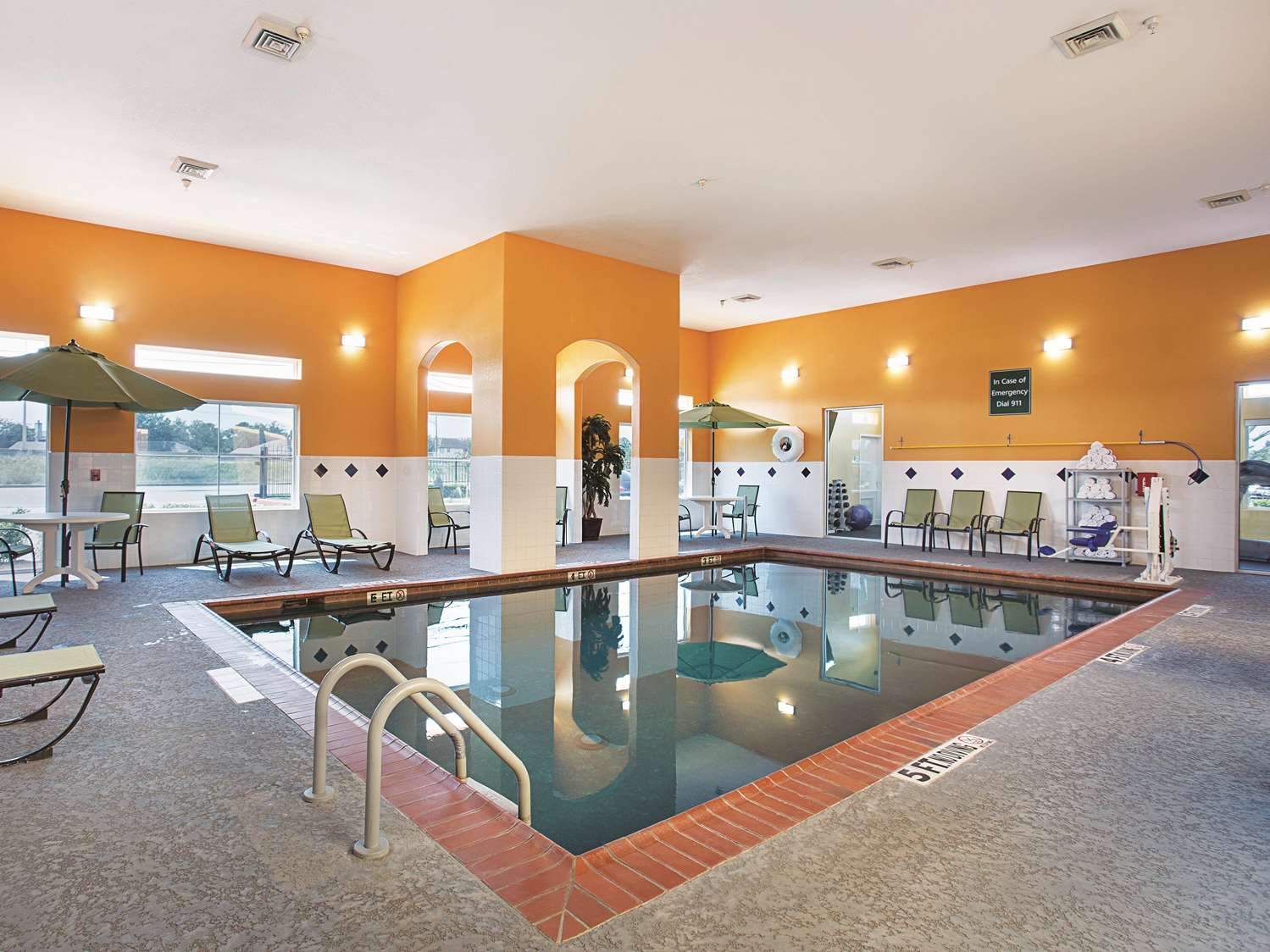 La Quinta Inn & Suites by Wyndham Houston Channelview 37/66