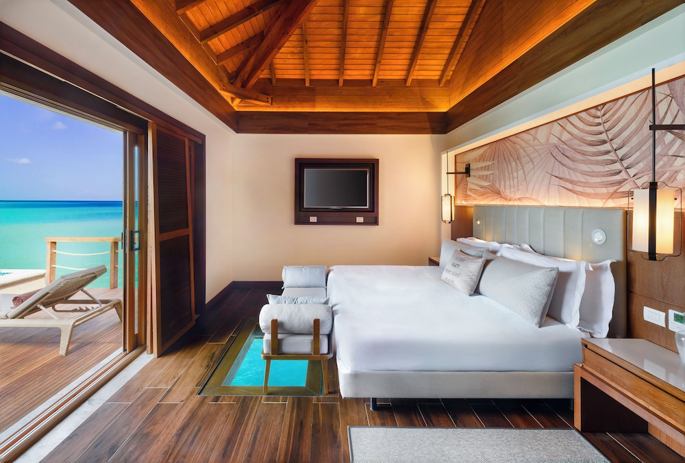 Diamond Club, Overwater, Sunset, Junior Suite, Luxury, King Bed