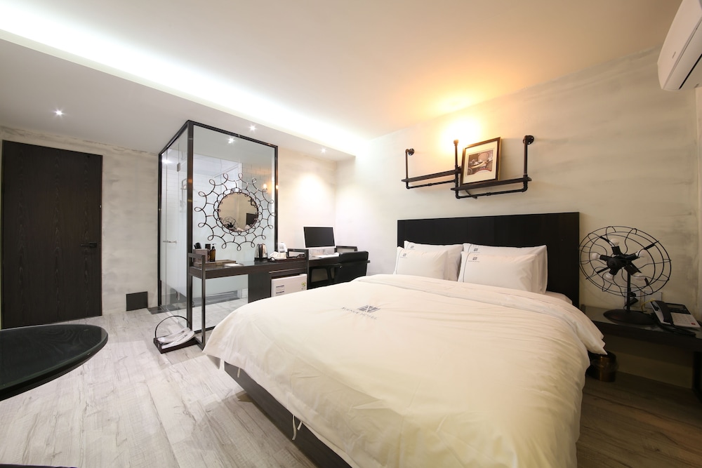 Avenue Hotel 17/41