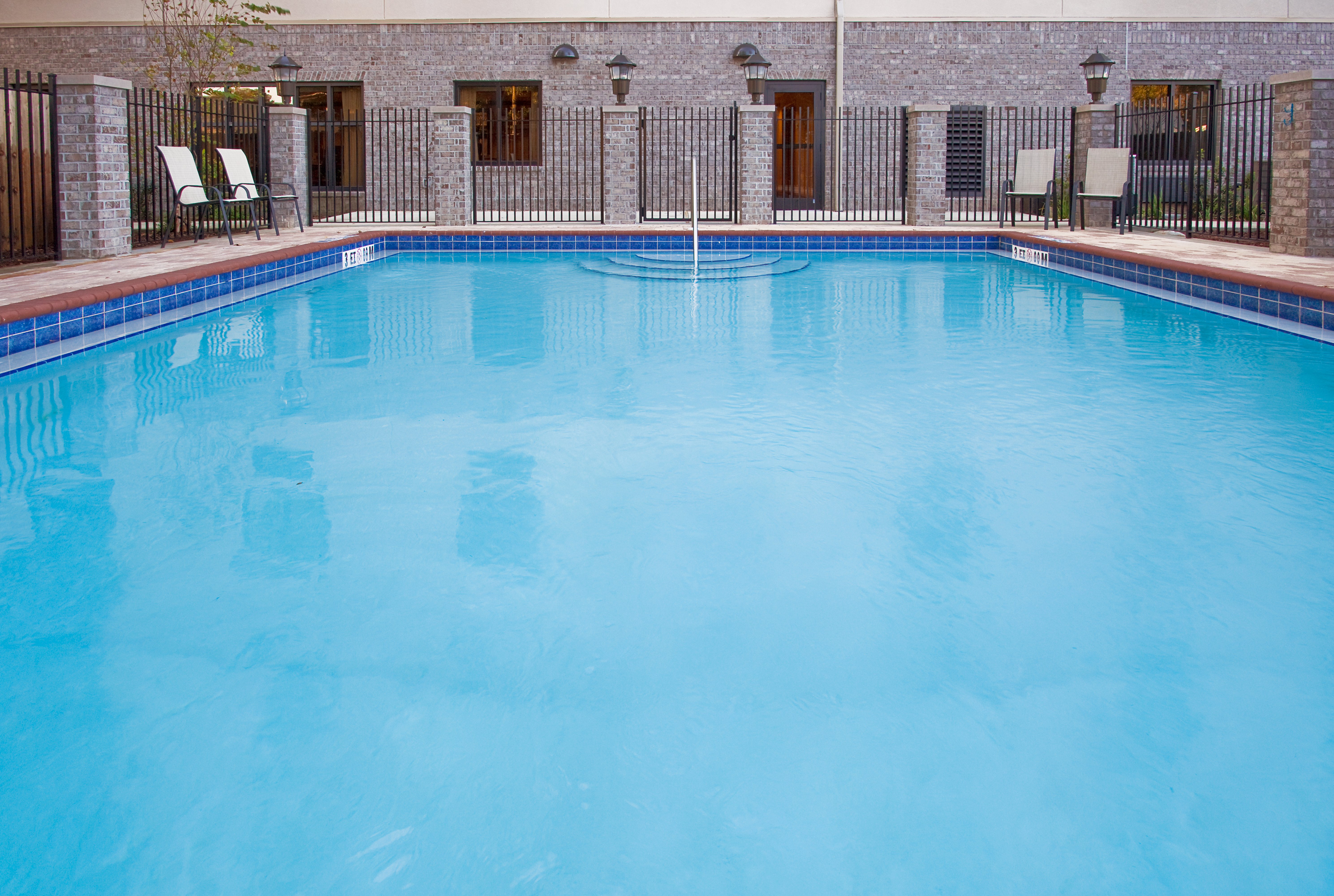 Holiday Inn Express Hotel and Suites Pensacola West-Navy Base 35/48