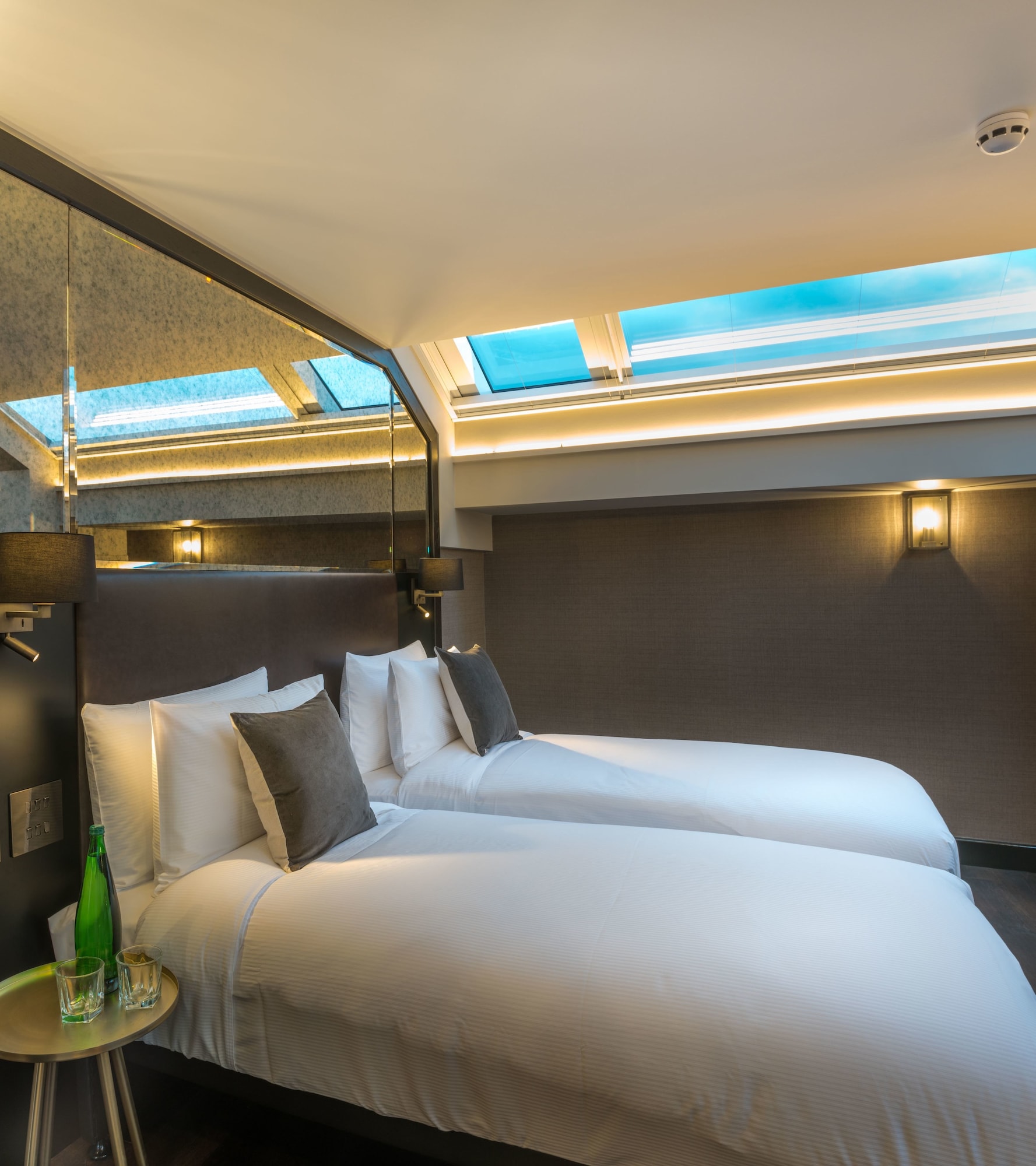 SUPERIOR, DOUBLE OR TWIN BED