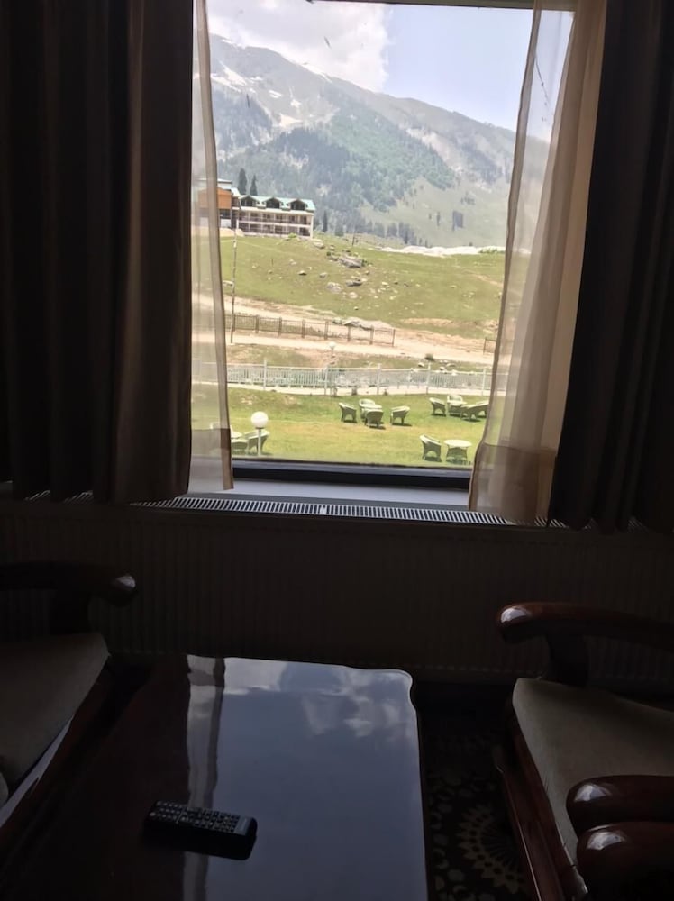 Country Inn & Suites by Radisson, Sonamarg 23/50