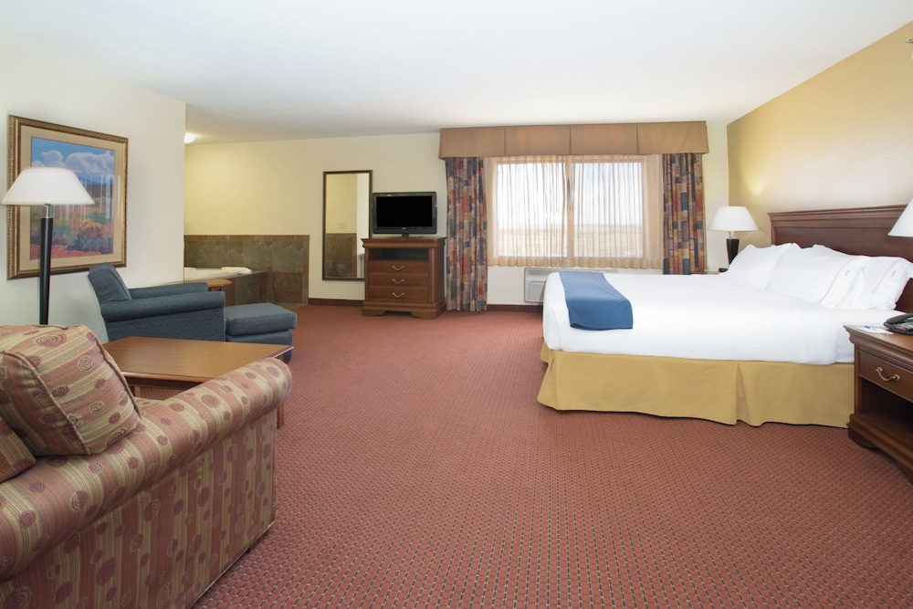 Holiday Inn Express Hotel Suites Las Vegas 27/57