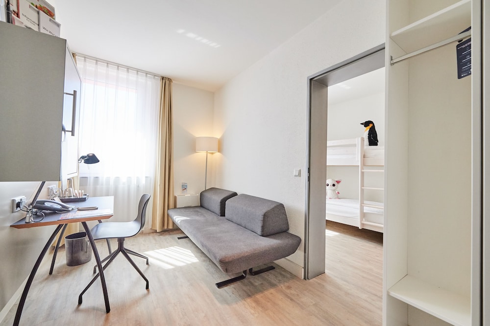 Hotel Amadeus 44/72