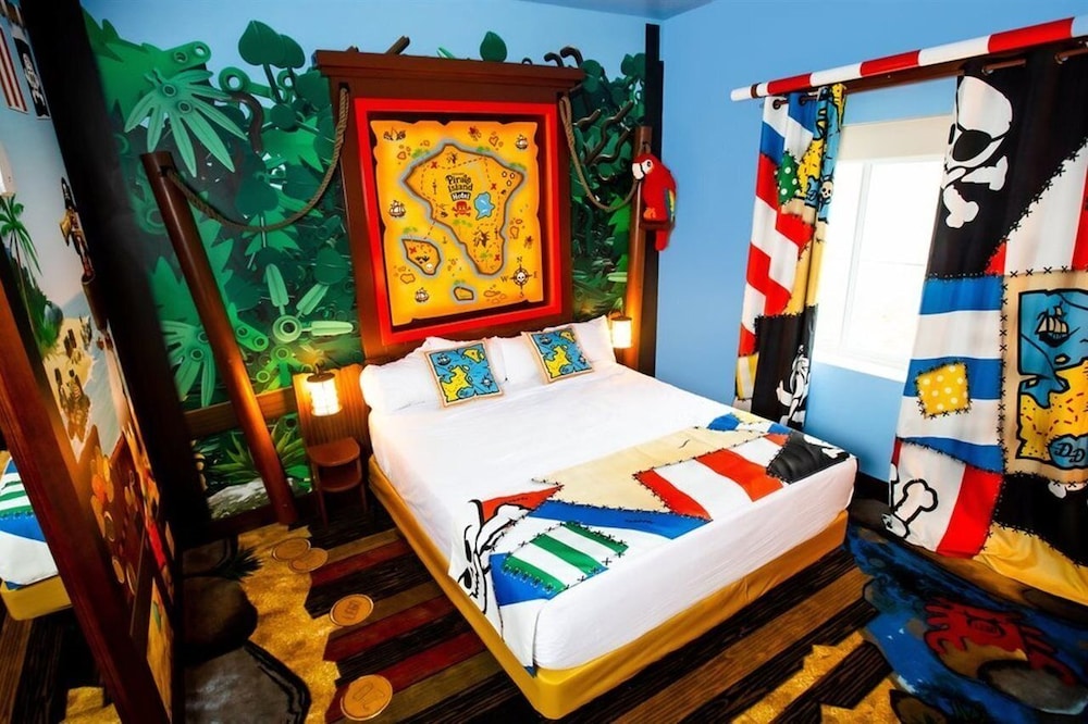 Legoland Pirate Island Hotel 10/31