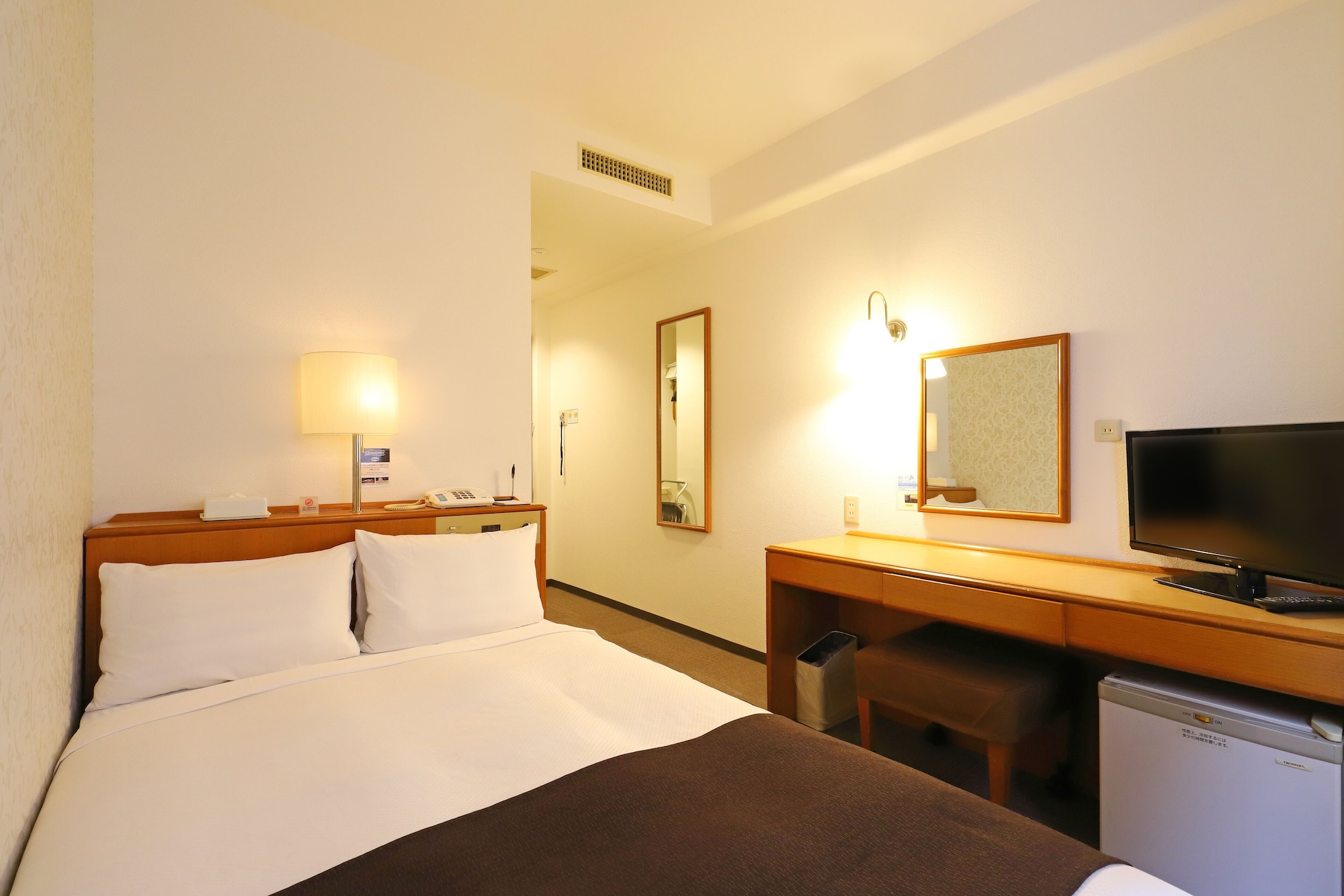 SEMI ROOM, SEMI DOUBLE BED