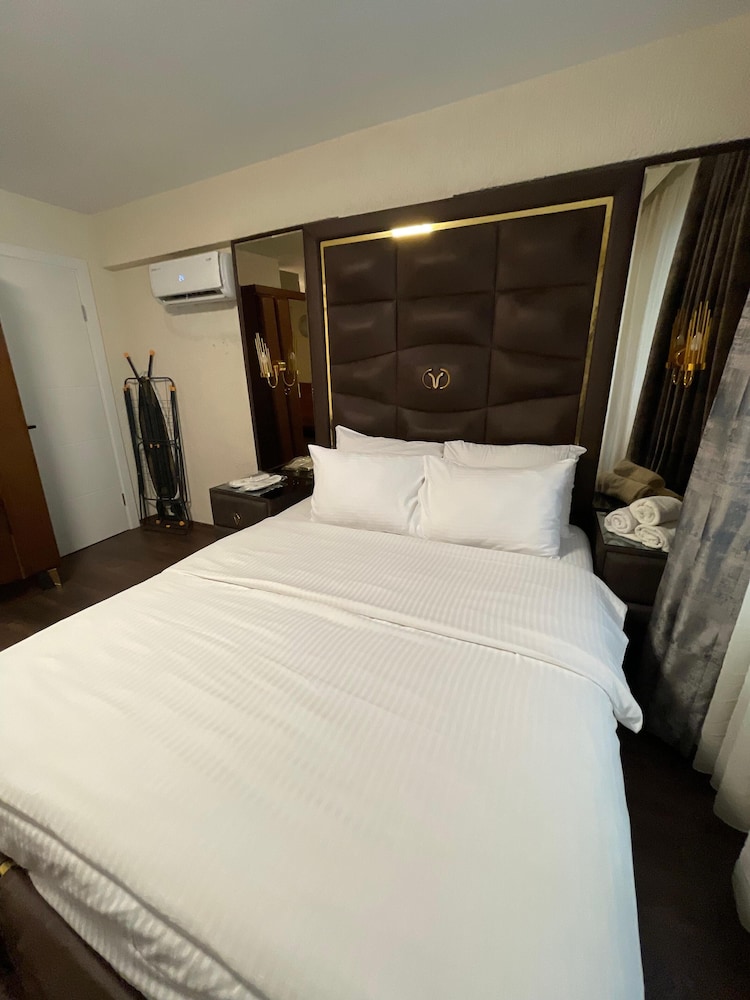 Aymira Suites 11/40