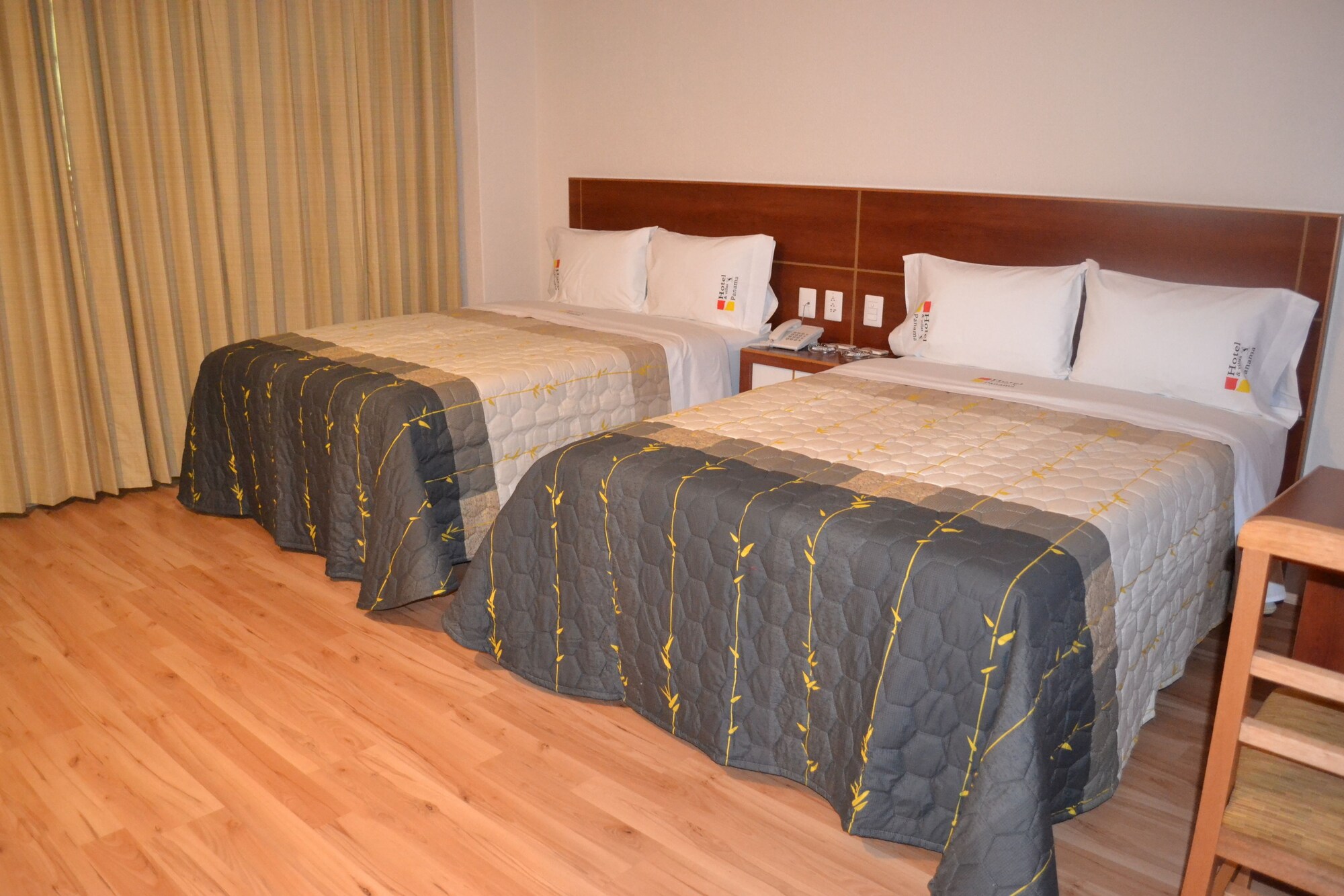 ROOM, DOUBLE BED