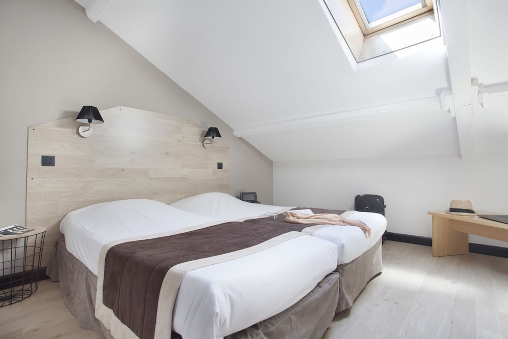 1 BEDROOM, APARTMENT, TWIN BEDS, SOFA