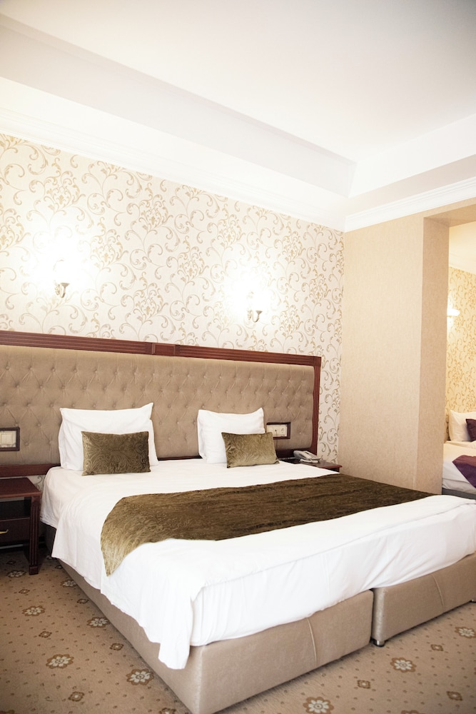 Capitol Hotel 16/50