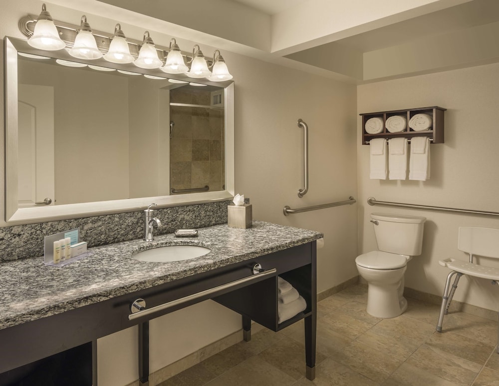 HAMPTON INN CHICAGO DOWNTOWN/MAGNIFICENT MILE 11/33