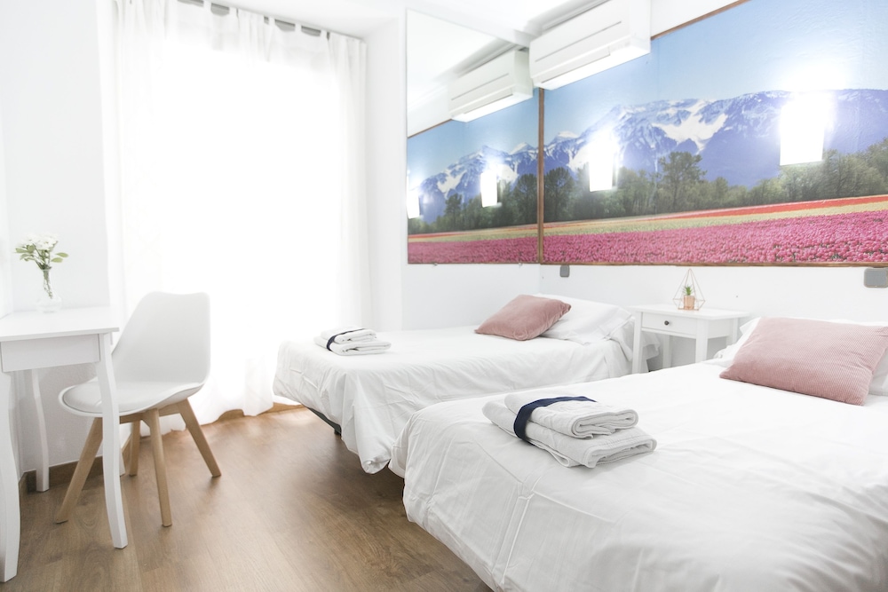 HOSTAL LA BAÑEZANA 27/33