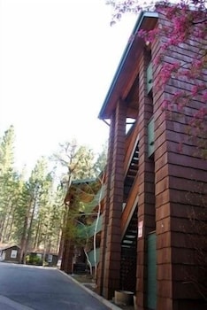 Getaways at Snow Lake Lodge 2/50