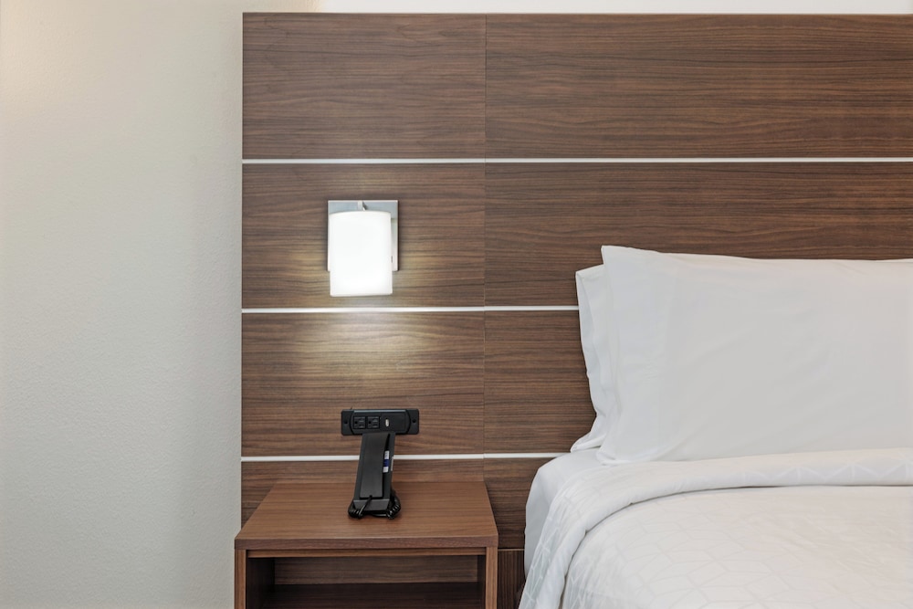 Holiday Inn Express Hotel & Suites Shreveport - West 37/68