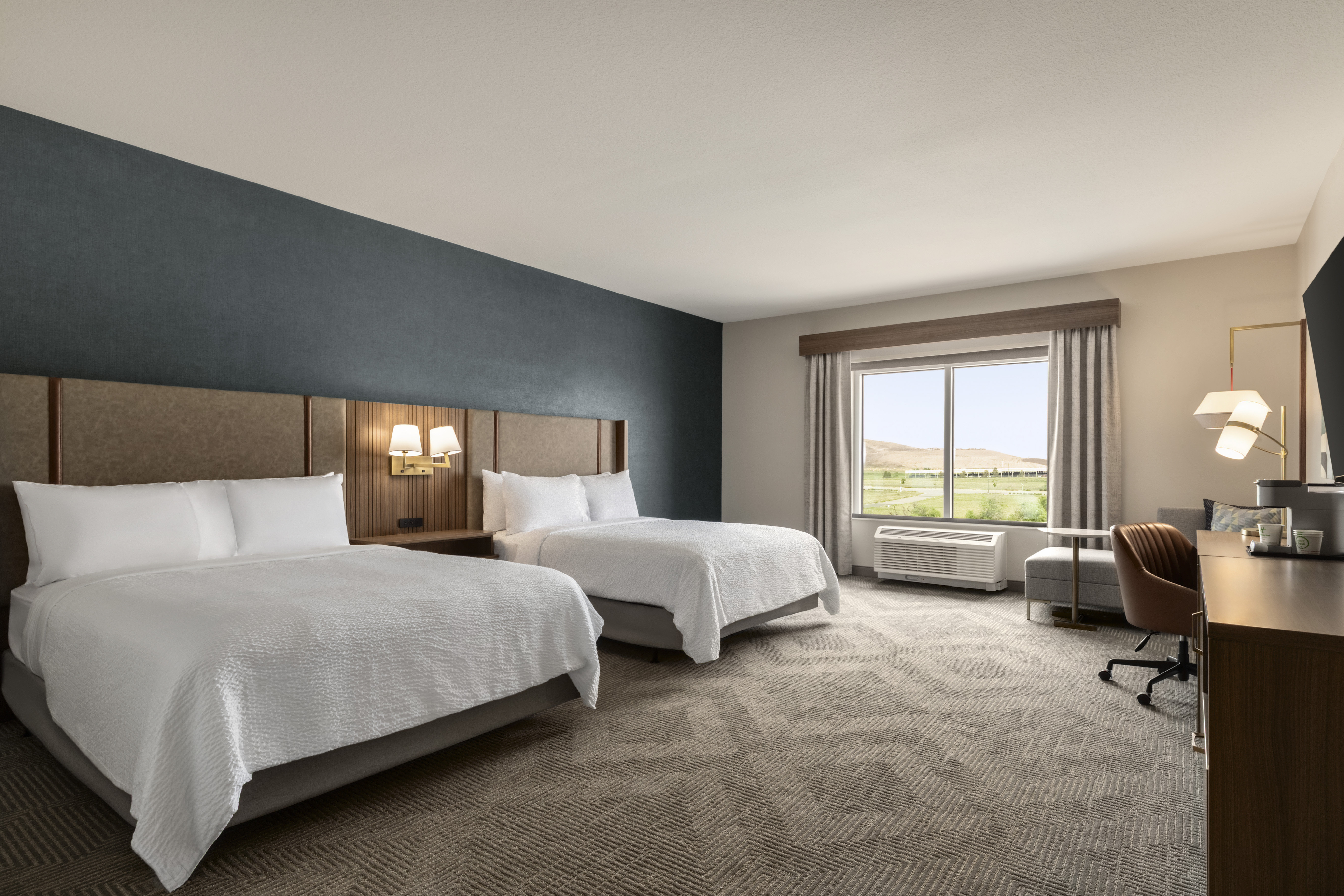 Holiday Inn Hotel And Suites Commerce City Denver Airport 11/50