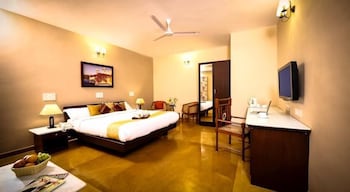 Hanu Reddy Residences Poes Garden 18/57