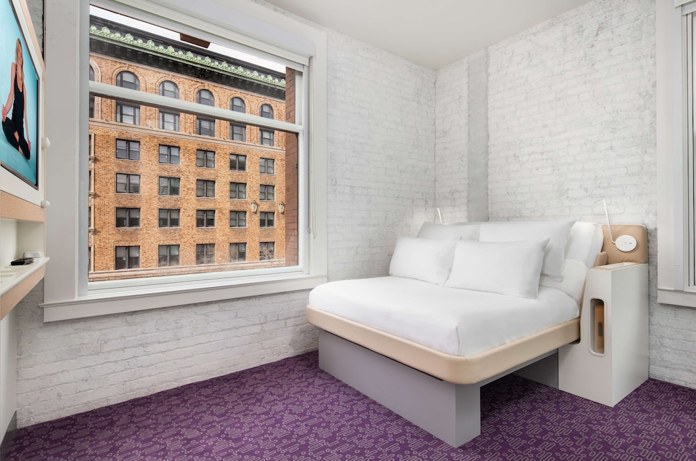 YOTEL San Francisco, Select by Hilton 42/76